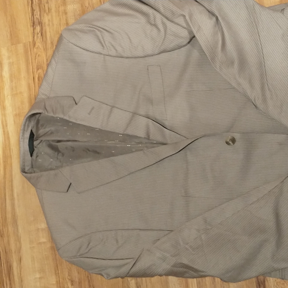 Beige pinstripe sportscoat 42R